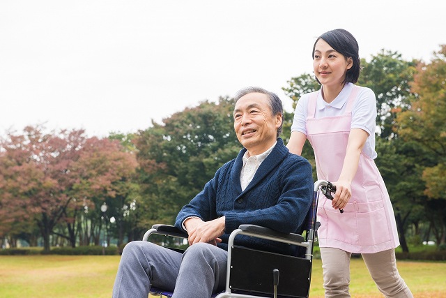 50歳女性の介護業務転職